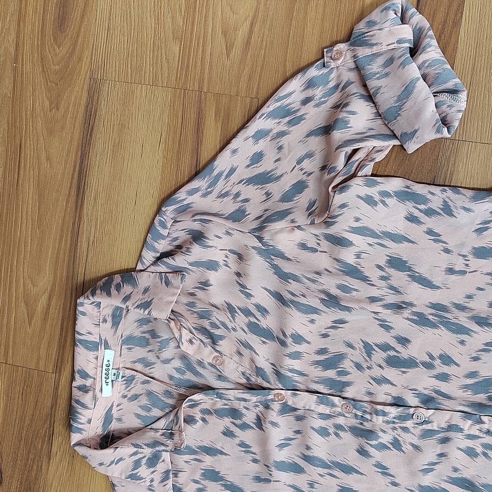 Pink and Gray Ladies Size Medium Dressy Blouse,  Ladies Button Down Top - Picture 4 of 9